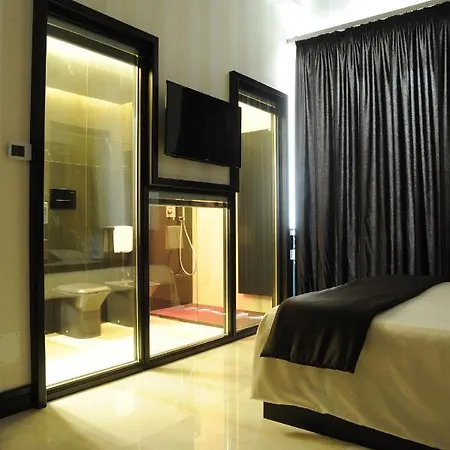 Muro Torto Suite: Sanitized With Health-certified Staff